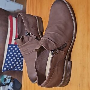 Clarks Camzin Pace Taupe Nubuck Ankle Boots Size 10 Wide